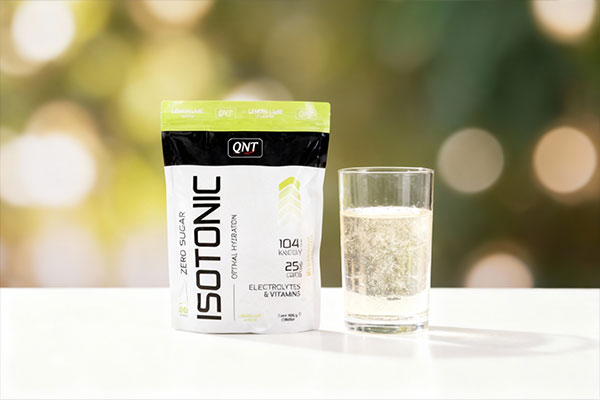 پودر ایزوتونیک QNT همراه با نوشیدنی آماده