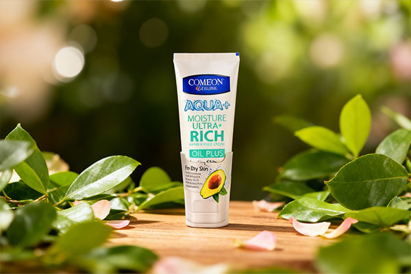 کرم مرطوب کننده کامان پوست خشک با عناصر طبیعی