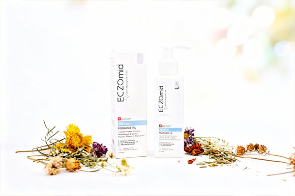 روغن اگزومید سی گل در کنار گل&zwnj;های خشک و گیاهان