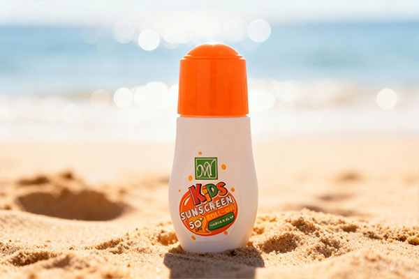 ضد آفتاب رولی کودک مای در محیط ساحلی برای محافظت از پوست