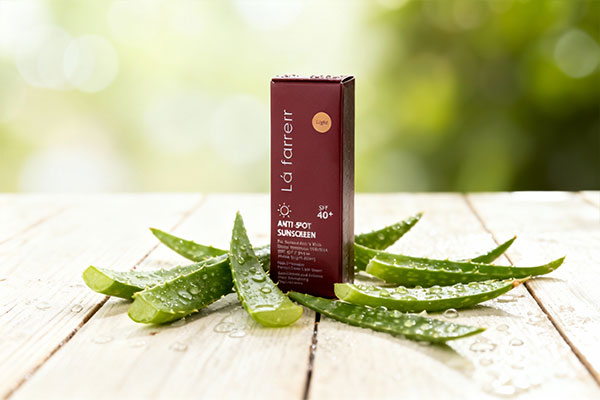 ضد آفتاب و ضد لک پوست خشک لافارر SPF40 با عناصر طبیعی
