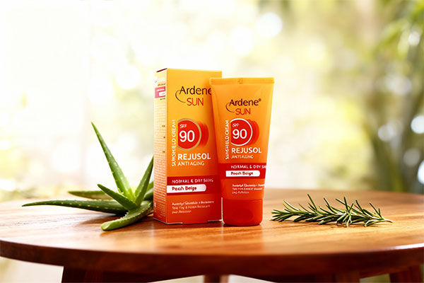ضد آفتاب رنگی SPF90 آردن برای پوست معمولی و خشک