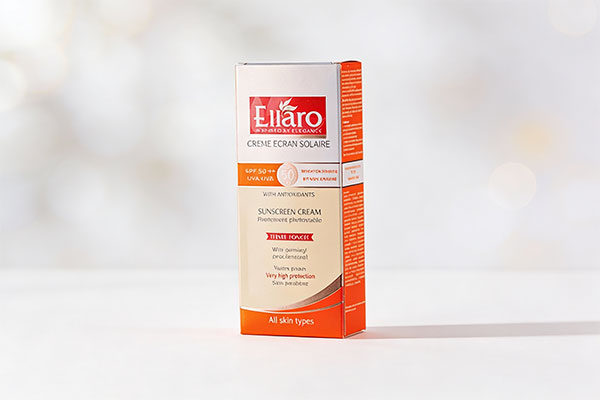 کرم ضد آفتاب رنگی SPF50 الارو روی سطح سفید