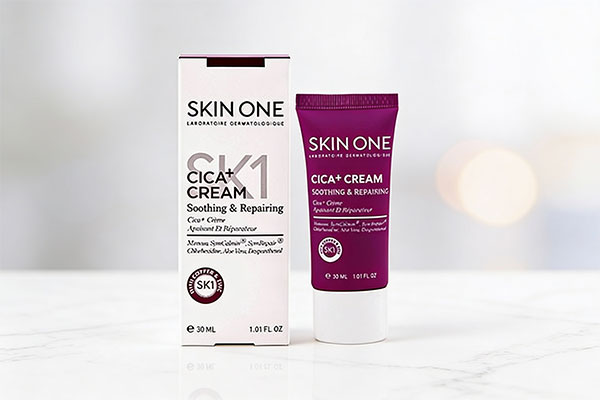 کرم ترمیم کننده سیکا پلاس اسکین وان روی سطح مرمر سفید