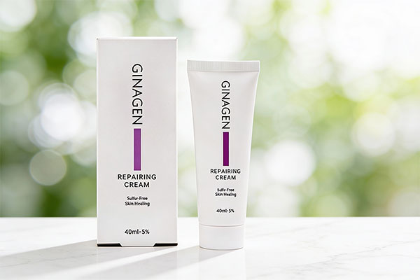 کرم ترمیم کننده پوست ژیناژن روی سطح مرمر سفید