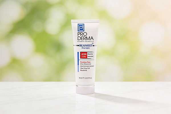 ژل لایه بردار آ اچ آ 15 درصد پرودرما روی سطح مرمر سفید