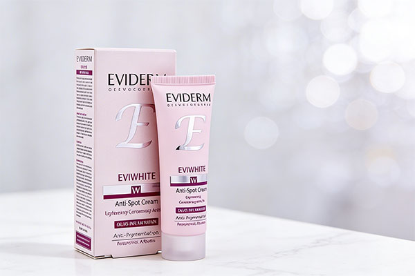 کرم ضد لک اوی وایت اویدرم روی سطح مرمر سفید