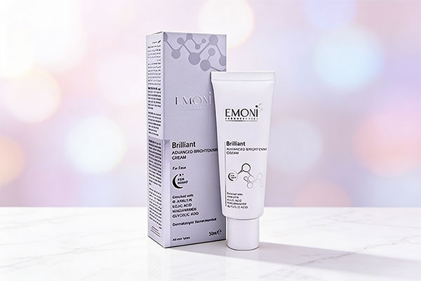 کرم ویتامین سی روشن کننده اورلین در کنار عناصر طبیعی