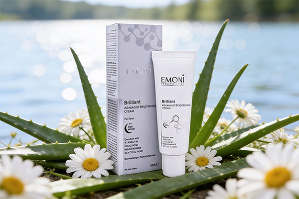 تصویر نزدیک از کرم ضد لک شب امونی با مواد طبیعی مراقبت از پوست