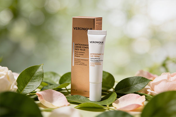 کرم دور چشم آنتی اکسیدان ویتامین C ورونیک با عناصر طبیعی