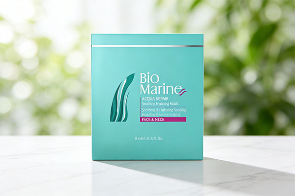 ماسک التیام بخش بایومارین روی سطح مرمر سفید