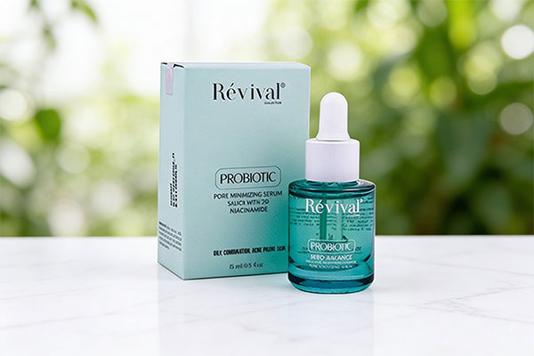 سرم جمع کننده منافذ رویوال روی سطح مرمر سفید