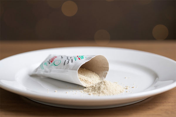 تصویر ساشه باز شده پودر مگترا نیچرز اونلی