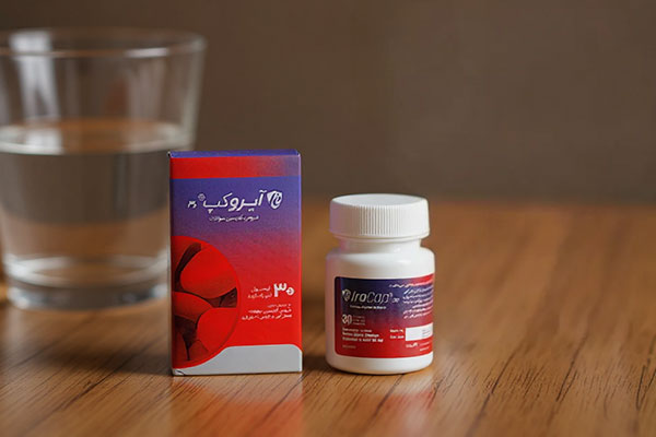 کپسول آیروکپ آدریان همراه با آب