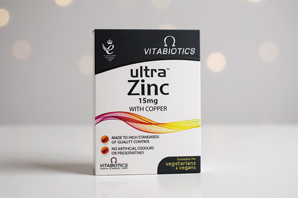 قرص اولترا زینک 15 میلی گرم ویتابیوتیکس روی سطح مرمر سفید