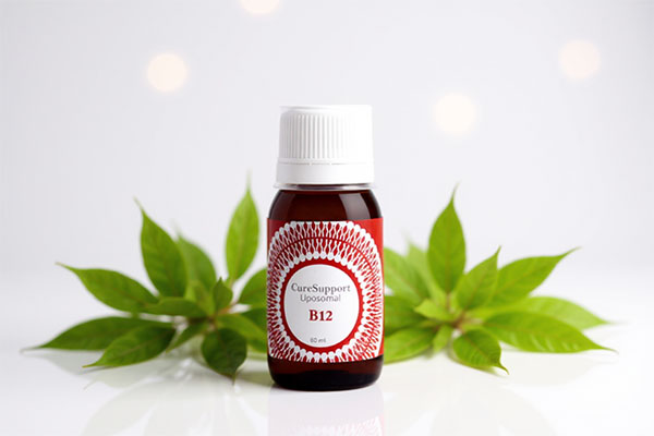 شربت ویتامین ب12 لیپوزومال کیور ساپورت روی سطح سفید