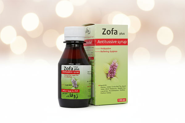 شربت زوفا پلاس نیاک روی سطح سفید