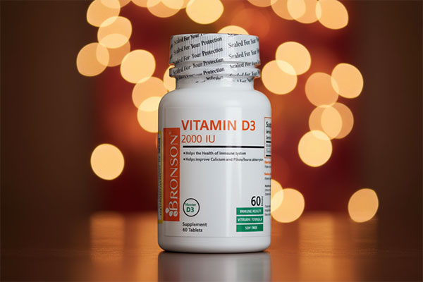 نمای نزدیک قرص ویتامین D3 2000 برونسون