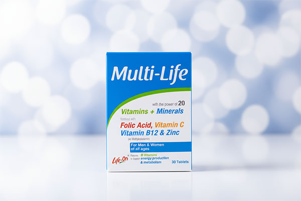 تصویر قرص مولتی لایف لایف آن روی سطح سفید