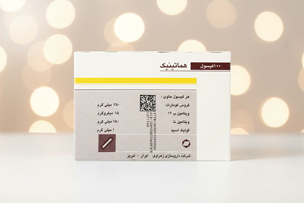 بسته بندی کپسول هماتینیک زهراوی روی سطح سفید