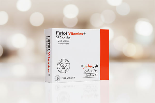 کپسول ففول ویتامینز اینترافارم روی سطح سفید