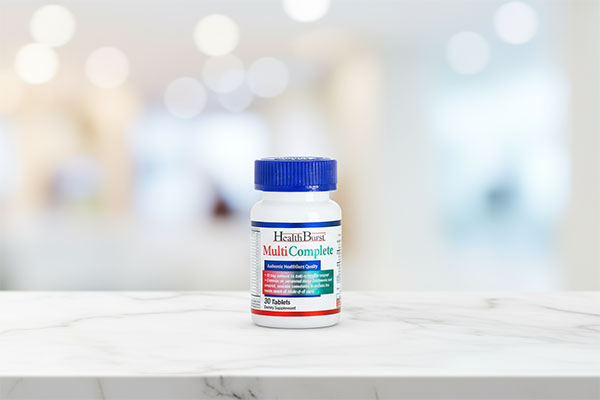 قرص مولتی کامپلیت هلث برست روی سطح سفید