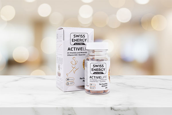 کپسول اکتیو لایف سوئیس انرژی روی سطح سفید