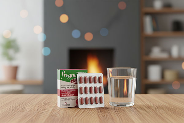 قرص پرگناکر کانسپشن ویتابیوتیکس کنار لیوان آب