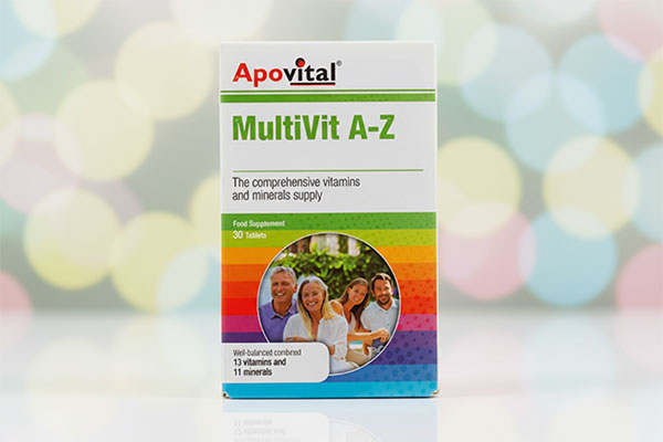 تصویر قرص مولتی ویت A تا Z آپوویتال روی سطح سفید