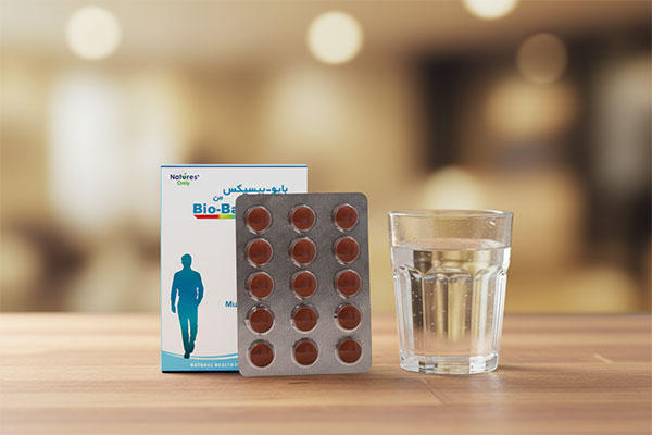 قرص بایو بیسیکس من نیچرز اونلی کنار لیوان آب