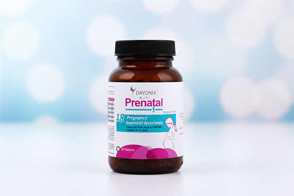 قرص مولتی پریناتال 1 دایونیکس فارما روی سطح سفید