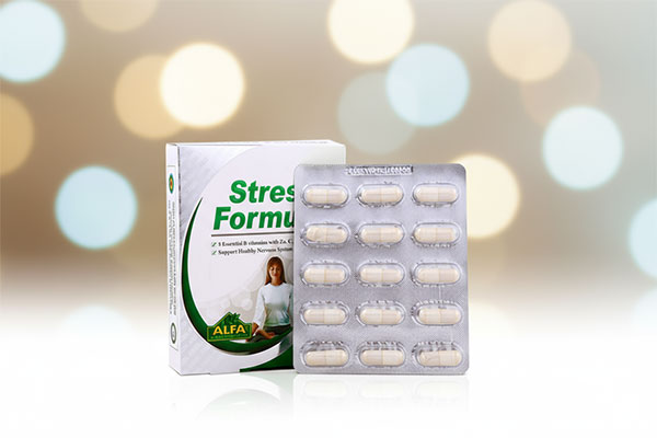 کپسول استرس فرمولا آلفا ویتامینز 30 عددی روی سطح سفید