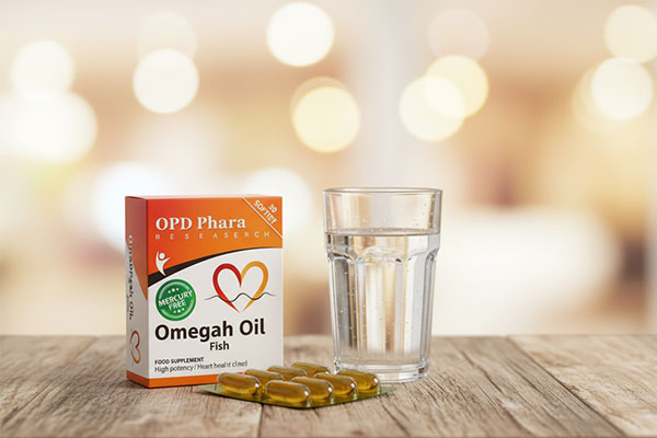 کپسول امگا ۳ او پی دی فارما کنار لیوان آب