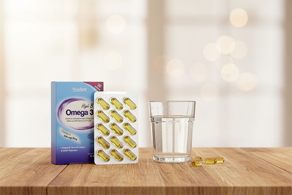کپسول امگا 3 DHA بالا ویواتیون کنار لیوان آب