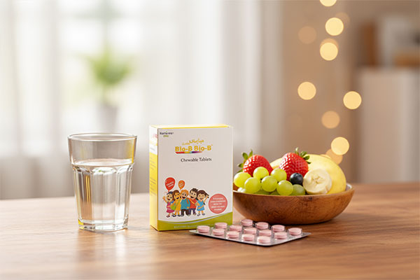 قرص بایو بیسیکس کودکان کنار میوه و آب