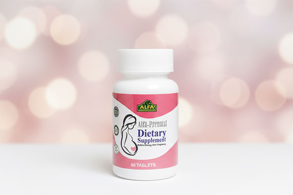 قرص آلفا پریناتال آلفا ویتامینز روی سطح سفید