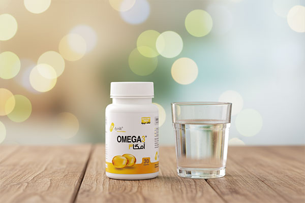 کپسول امگا 3 آیریک کنار لیوان آب