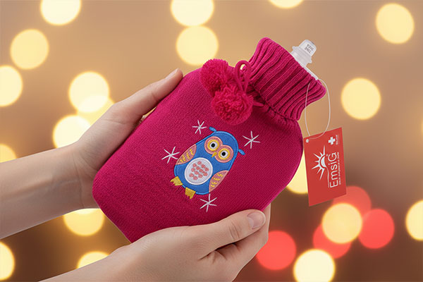 کیسه آب گرم امسیگ HB204 Plus در دست با طراحی ایمن