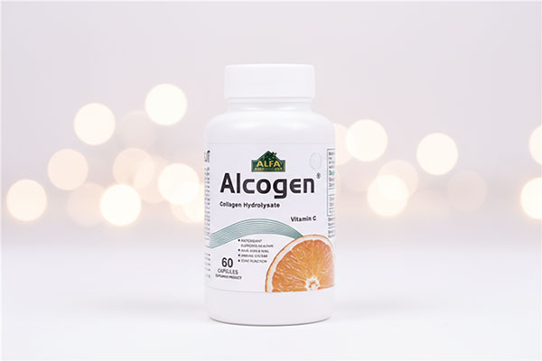 کپسول آلکوژن با ویتامین سی آلفا ویتامینز 60 عددی روی سطح سفید