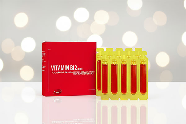 ویال ویتامین ب 12 فورت ای 3000 روی سطح سفید