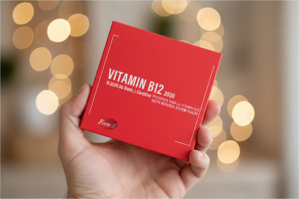ویال ویتامین ب 12 فورت ای در دست