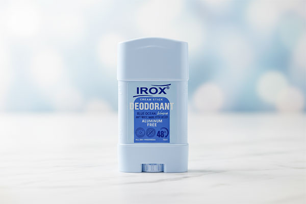 دئودوارنت استیک کرمی بلو اوشن ایروکس روی سطح مرمر سفید