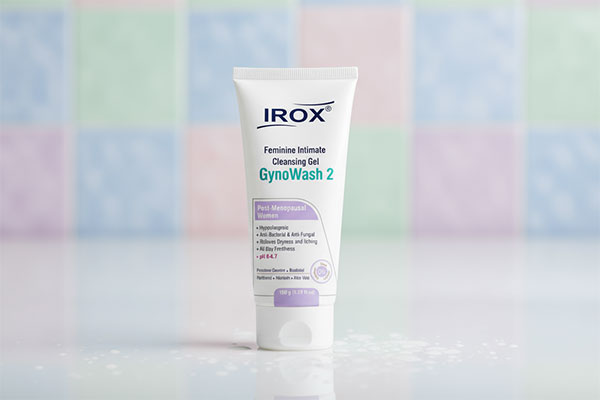 ژل بهداشتی بانوان یائسه جینو واش 2 ایروکس روی پیشخوان حمام