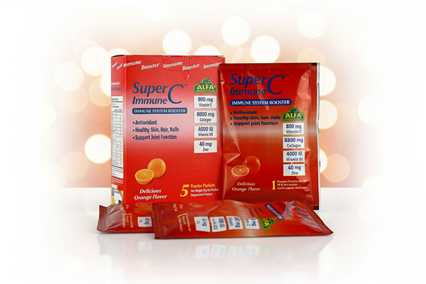 ساشه سوپر ایمیون سی آلفا ویتامینز روی سطح سفید