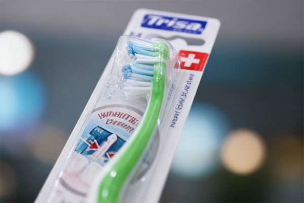 نمای نزدیک از برس مسواک پرفکت وایت متوسط تریزا
