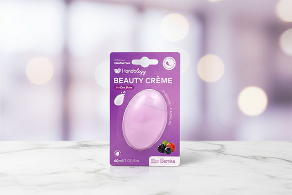 کرم مرطوب کننده پوست خشک هندولوژی روی سطح سفید