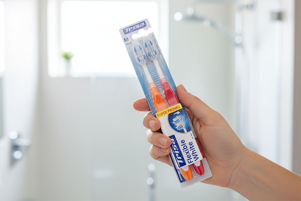 دست نگه داشتن مسواک فلکسیبل وایت متوسط دوتایی تریزا