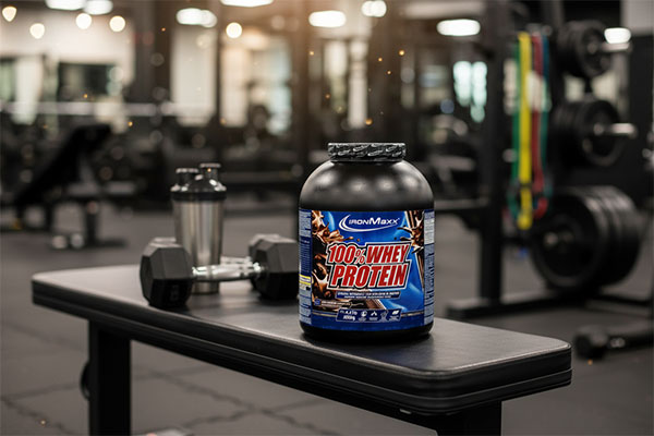 پودر پروتئین وی 100 ایرون مکس در محیط ورزشی