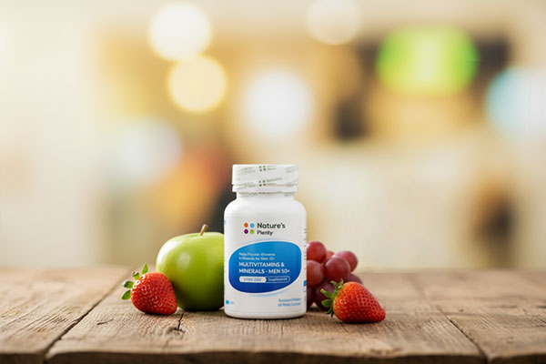 کپسول مولتی ویتامین مردان بالای 50 سال نیچرز پلنتی با پس‌زمینه سلامت