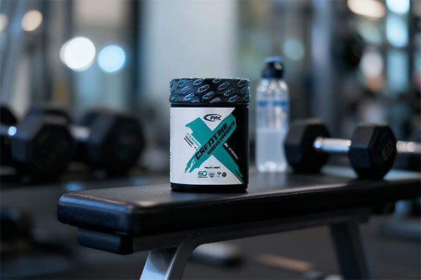 پودر کراتین مونوهیدرات پی ان سی 300 گرمی در محیط ورزشی